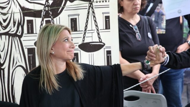 Θα γυρίσουν μπούμερανγκ οι επιθέσεις στην Καρυστιανού; Μάκης Ανδρονόπουλος