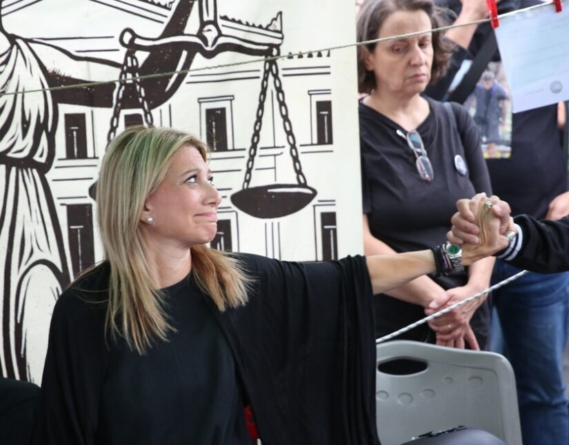 Θα γυρίσουν μπούμερανγκ οι επιθέσεις στην Καρυστιανού; Μάκης Ανδρονόπουλος