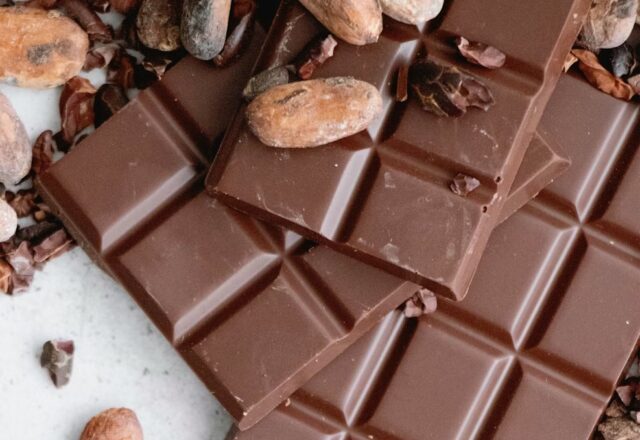Γιατί οι γυναίκες έχουν ειδική σχέση με τη σοκολάτα
