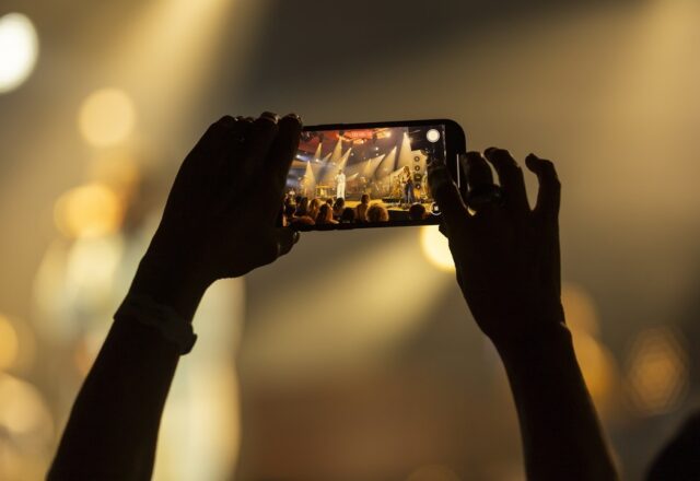 Η αλλαγή στο πρόσωπο της ελληνικής ψυχαγωγίας: Τι οδηγεί την αλλαγή στις συνήθειες