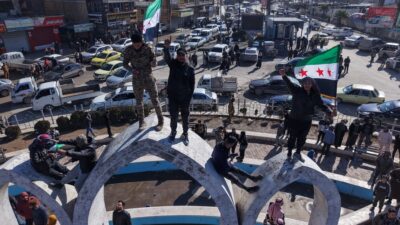 Eύθραυστη η συμφωνία Δαμασκού-SDF – Γκρεμίζουν μνημεία Κούρδων οι ισλαμιστές