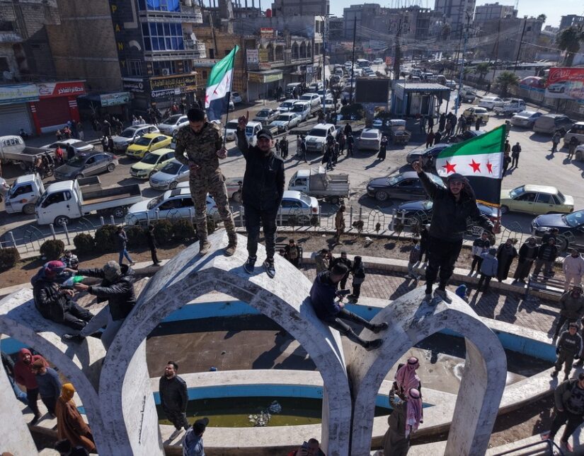 Eύθραυστη η συμφωνία Δαμασκού-SDF – Γκρεμίζουν μνημεία Κούρδων οι ισλαμιστές