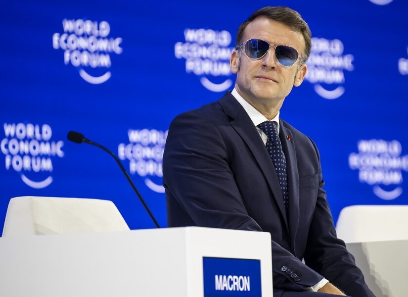 Παγώνει το Ευρωκοινοβούλιο της εμπορική συμφωνία με τις ΗΠΑ – Αντιπαράθεση Τραμπ-Μακρόν