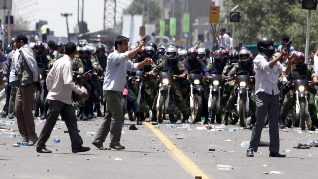 Φουντώνουν οι διαδηλώσεις στο Ιράν – Νεκροί και τραυματίες