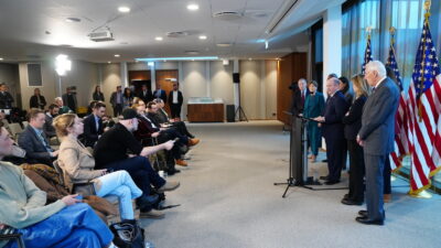 Γροιλανδία σε νευρική αναμονή – Τι δείχνουν τα πρωτοσέλιδα