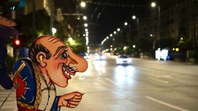 Καραγκιόζης… by night παραστάσεις θεάτρου σκιών αυστηρά για ενήλικες με τον Νικόλα Τζιβελέκη