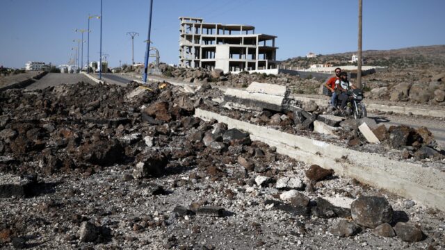 Σε καθεστώς αβεβαιότητας το Κομπάνι παρά την άφιξη ανθρωπιστικής βοήθειας