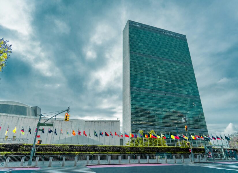 ΟΗΕ: Ψήφισμα Ελλάδας–ΗΠΑ παρατείνει για έξι μήνες τη μηνιαία ενημέρωση για τις επιθέσεις των Χούθι στην Ερυθρά Θάλασσα