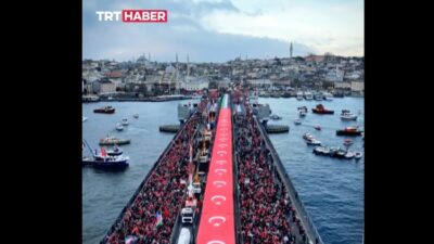 Πορεία υπέρ της Παλαιστίνης στη Γέφυρα του Γαλατά στην Κωνσταντινούπολη