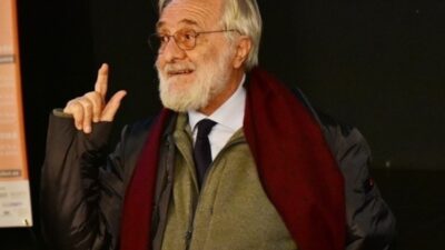 Πετροβολώντας τον Σμαραγδή...