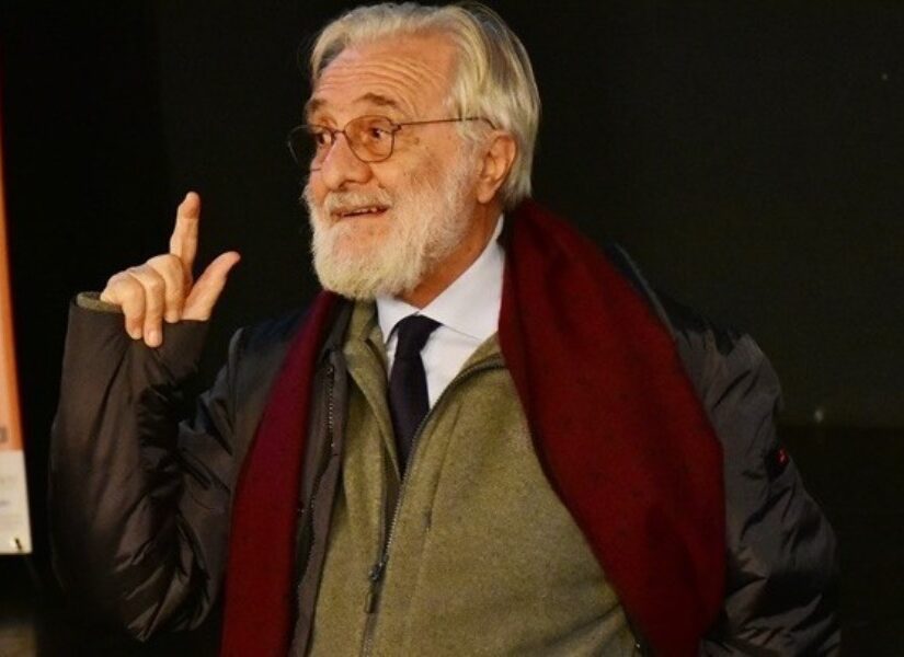 Πετροβολώντας τον Σμαραγδή...