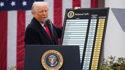 Ευρωπαϊκός συναγερμός μετά τους δασμούς Τραμπ – Πως αντιδρά η Γροιλανδία