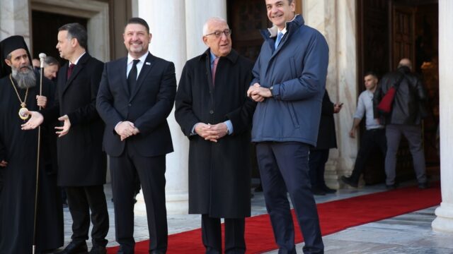 H μπύρα Μητσοτάκη-Ανδρουλάκη και οι... μισές δουλειές της ΕΥΠ! Κόμπρα