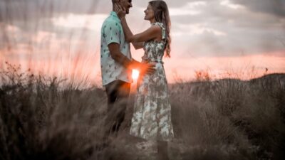 Πώς προέκυψε η παράδοση να κάνεις πρόταση γάμου γονατιστός