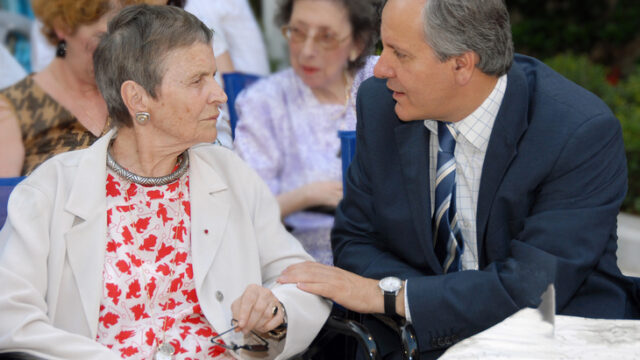 Ο Δήμος Καλλιθέας αποχαιρετά την Ελένη Γλύκατζη-Αρβελέρ