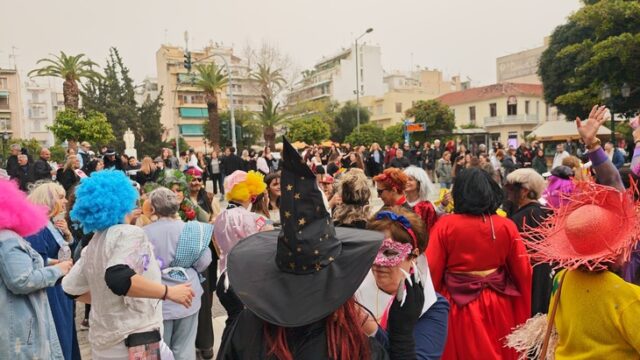 «ΜΑΣΚΑΡΟΚΑΜΩΜΑΤΑ» στην Πλατεία Κύπρου