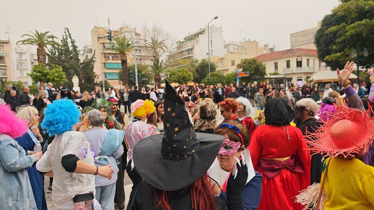 «ΜΑΣΚΑΡΟΚΑΜΩΜΑΤΑ» στην Πλατεία Κύπρου