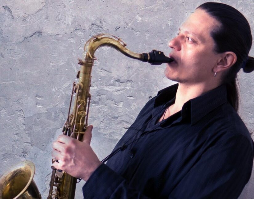 Ο Γιάννης Κασέτας παρουσιάζει το νέο του άλμπουμ “Far” στο Theatre of The No