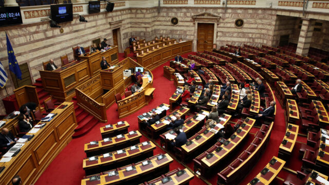 Πολιτικό σύστημα: Στο ίδιο έργο θεατές... Απόστολος Αποστόλου