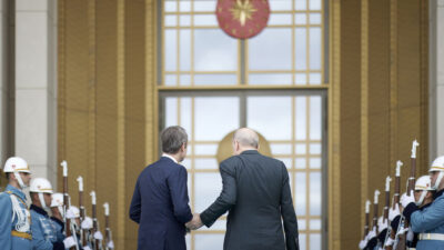 Κολλημένη στο παρελθόν η ελληνική εξωτερική πολιτική…