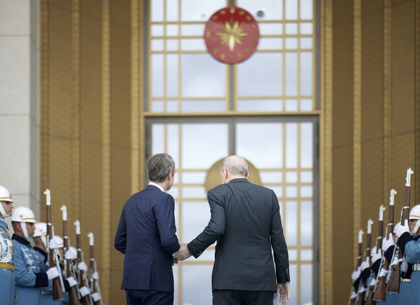 Κολλημένη στο παρελθόν η ελληνική εξωτερική πολιτική…