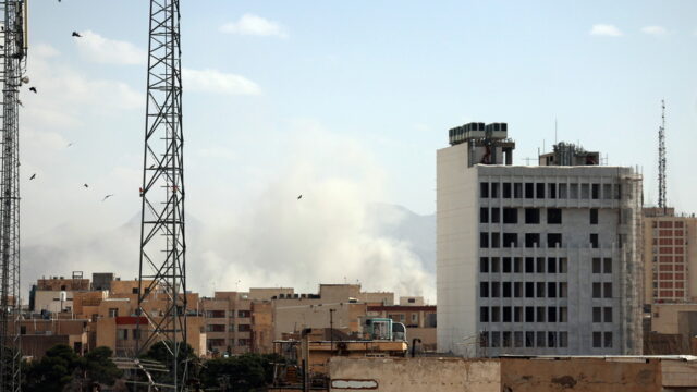 Αναφορές ότι καταστράφηκε ολοσχερώς το παλάτι του Χαμενεΐ - Ο Τραμπ κήρυξε πόλεμο στο Ιράν