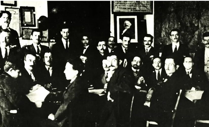 Αναζητώντας τις ρίζες του Δημοκρατικού Πατριωτισμού, Λουκάς Αξελός