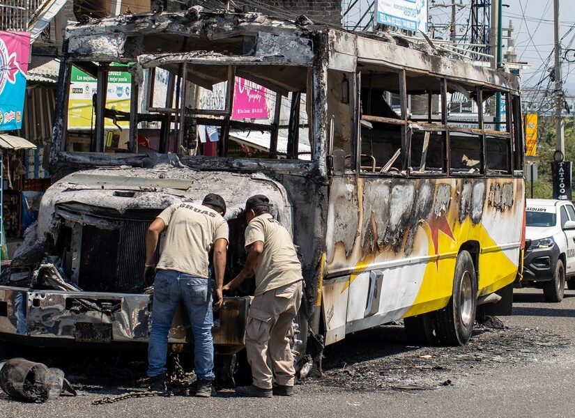 Εμπρησμοί και χάος στο Μεξικό μετά τη δολοφονία αρχηγού καρτέλ