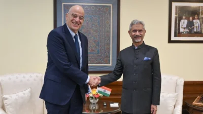 Περιφερειακές και διεθνείς εξελίξεις στη συνάντηση Δένδια με τον Ινδό υπουργό Εξωτερικών