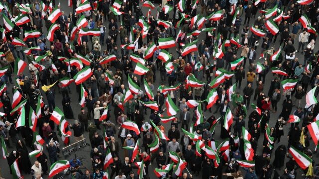 Ιράν: Ο Χαμενεϊ είναι ζωντανός – Τραγωδία με δεκάδες νεκρές μαθήτριες – Διαδηλώσεις υπέρ του καθεστώτος