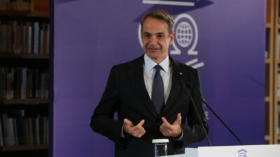 Σε μπούμερανγκ εξελίσσεται η αναθεώρηση για τον Μητσοτάκη