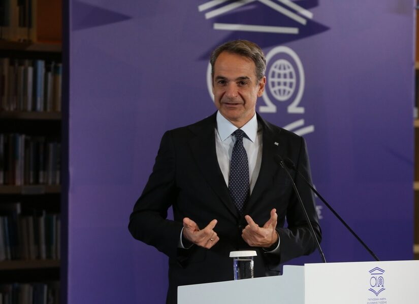 Σε μπούμερανγκ εξελίσσεται η αναθεώρηση για τον Μητσοτάκη