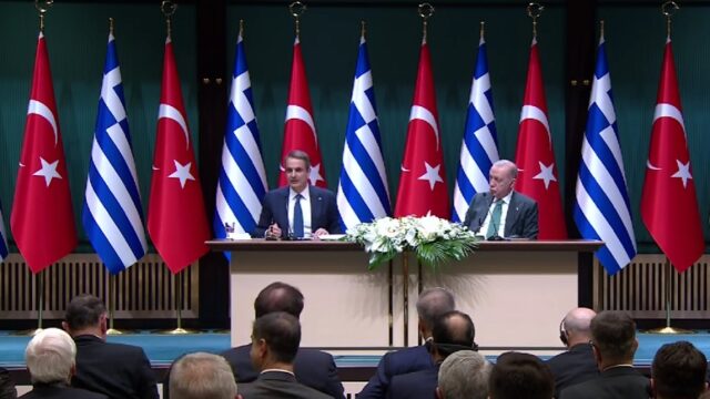 Με Βενιζέλο-Ατατούρκ έκλεισε ο Μητσοτάκης (live) – “Ώρα να αρθούν οι απειλές”