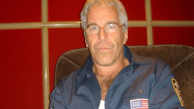 Εντείνονται τα ερωτηματικά για τον θάνατο του Επστάϊν – Ισχυρισμοί ότι δολοφονήθηκε