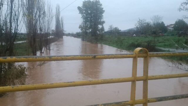 Έβρος: Σε κόκκινο συναγερμό – “Πέφτουν 1.300 κ.μ. νερού από Βουλγαρία και Τουρκία”