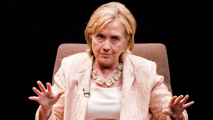 Χίλαρι Κλίντον: “Δεν θυμάμαι αν συναντήθηκα με τον Έπστιν, ρωτήστε τον Τραμπ που ήταν φίλος του”