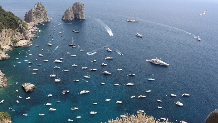 Ιταλία: Το Κάπρι επιβάλλει κανόνες στα γκρουπ των τουριστών από το επόμενο καλοκαίρι