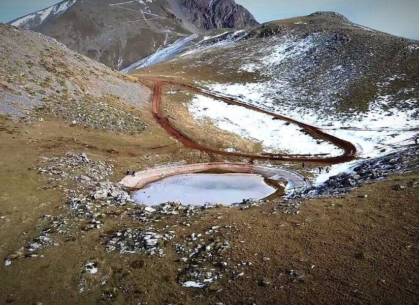 Παγωμένο Όνειρο στο Βελούχι – Η Μαγεία της Δρακόλιμνης