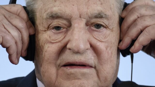 Δύο "στρατόπεδα" για τον έλεγχο της παγκοσμιοποίησης, Νίκος Λάος