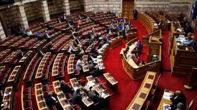 Παράγεται ακόμη πολιτική ή μόνο το σκηνικό της; Απόστολος Αποστόλου