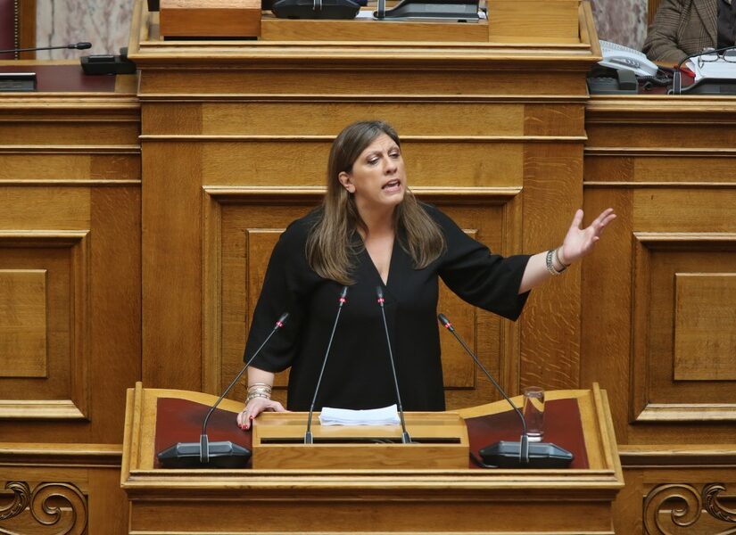 Σαλούν η Βουλή – Εκτός ορίων σύγκρουση Ζωής-Άδωνι (video)