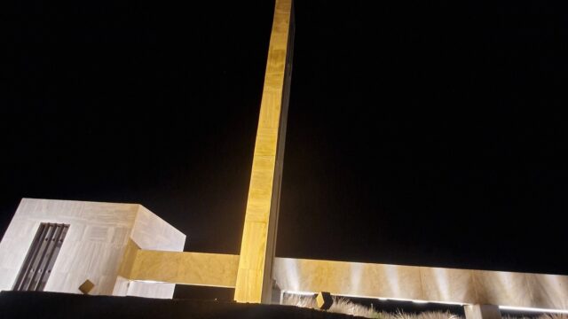 Έλαμψαν στο χρυσό χρώμα της ΦΛΟΓΑΣ τα εμβληματικά τοπόσημα του Δήμου Διστόμου – Αράχωβας – Αντίκυρας