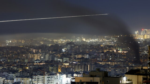 Νέο κύμα ισραηλινών βομβαρδισμών στην Τεχεράνη – Ιρανικές επιθέσεις σε χώρες του Κόλπου