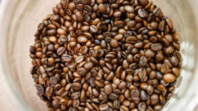 Οι απρόσμενα ευεργετικές ιδιότητες της καφεΐνης και του τσαγιού