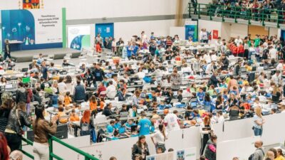 Η τεχνητή νοημοσύνη πρωταγωνιστεί στον Πανελλήνιο Διαγωνισμό STEM2026 με στρατηγικό συνεργάτη την COSMOTETELEKOM