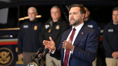 Η διπλωματική ακροβασία του Βανς στη Μέση Ανατολή