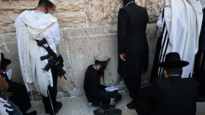 Ιουδαΐζοντες χριστιανοί και αγγλοσαξονικός ιμπεριαλισμός, Νικόλαος Λάος