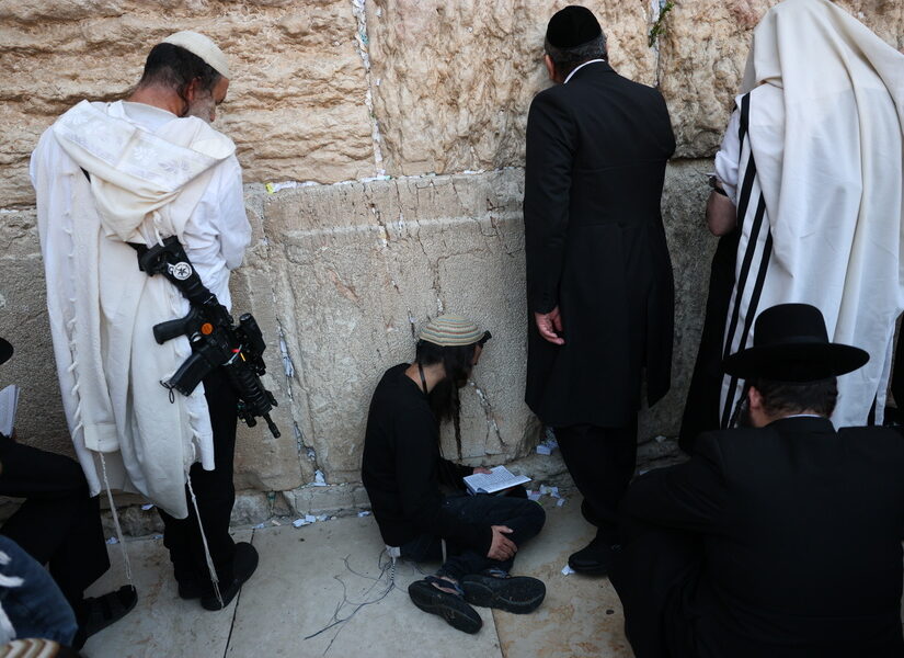 Ιουδαΐζοντες χριστιανοί και αγγλοσαξονικός ιμπεριαλισμός, Νικόλαος Λάος