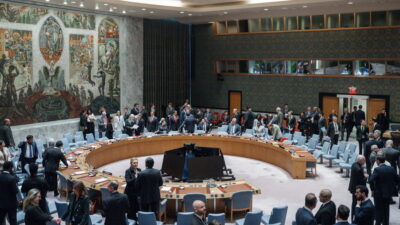 Υπό βομβαρδισμό και η διεθνής νομιμότητα – Ποιος ακυρώνει τον ΟΗΕ, Απόστολος Αποστόλου