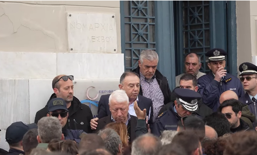 Λέσβος: Υπό δίωρη “πολιορκία” ο υφυπουργός Κέλλας – Φυγαδεύτηκε από την Αστυνομία